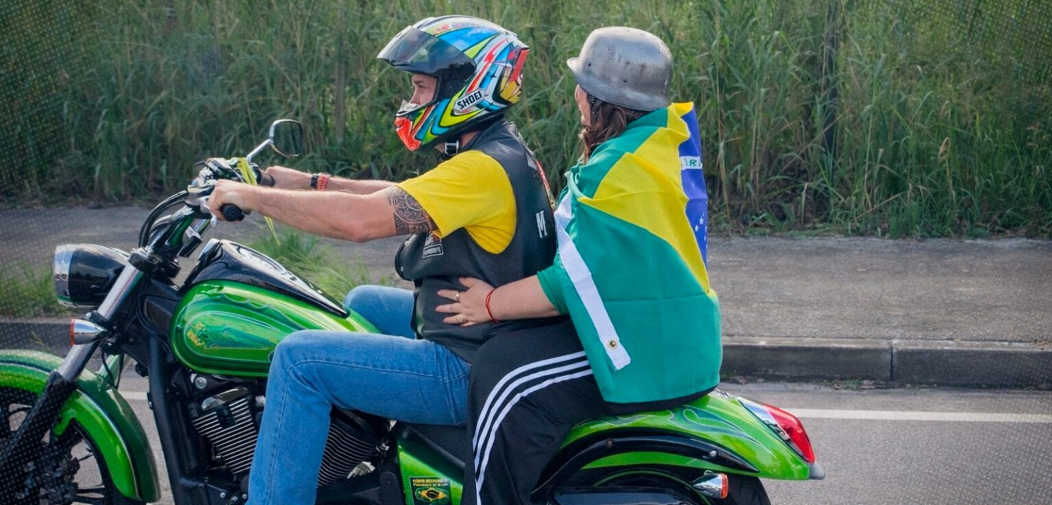 Pré-Candidata do PL ao Governo do Amazonas Utiliza Capacete Irregular em Motociata Pré-Candidata do PL ao Governo do Amazonas Utiliza Capacete Irregular em Motociata