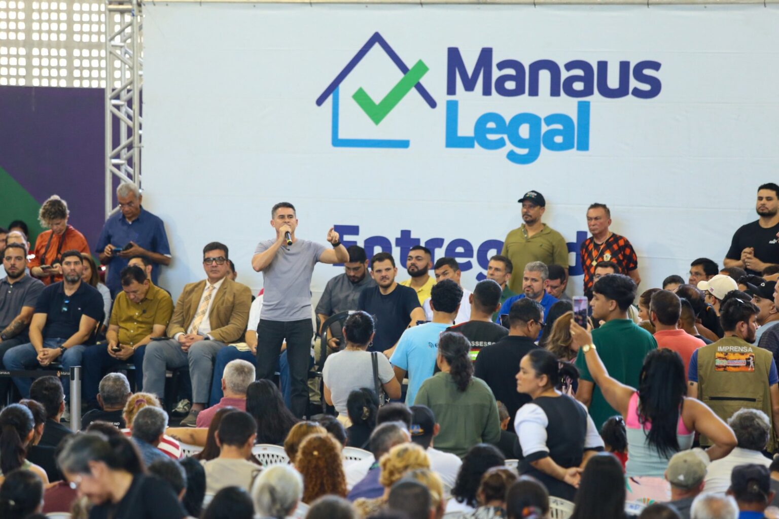 Prefeito David Almeida Entrega 1,5 Mil Registros Definitivos e Marca Avanço Histórico em Regularizaç