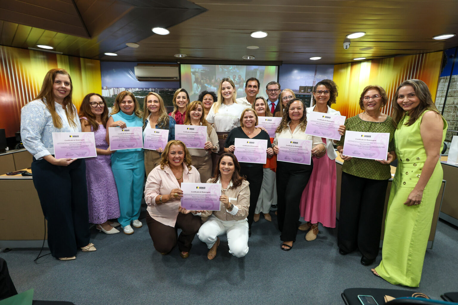 Projeto Política Cor-de-Rosa Reconhece Mulheres Fortes da Alece Projeto Política Cor-de-Rosa Reconhece Mulheres Fortes da Alece