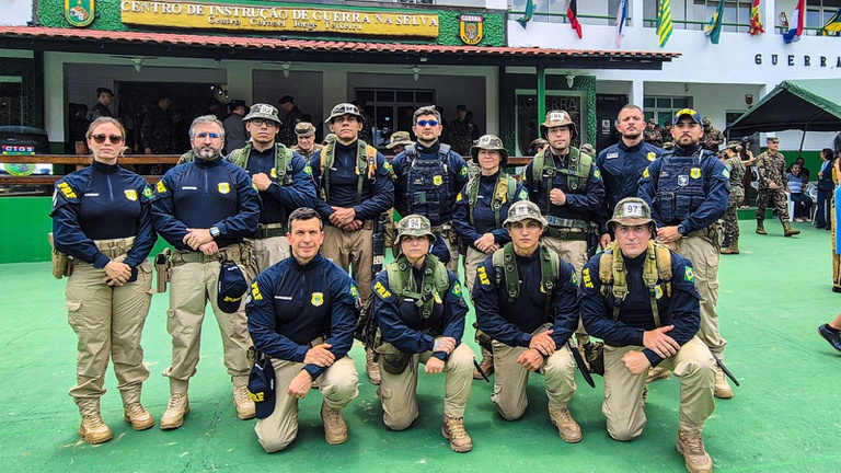 Servidores da PRF Realizam Estágio de Adaptação à Vida na Selva em Manaus Servidores da PRF Realizam Estágio de Adaptação à Vida na Selva em Manaus