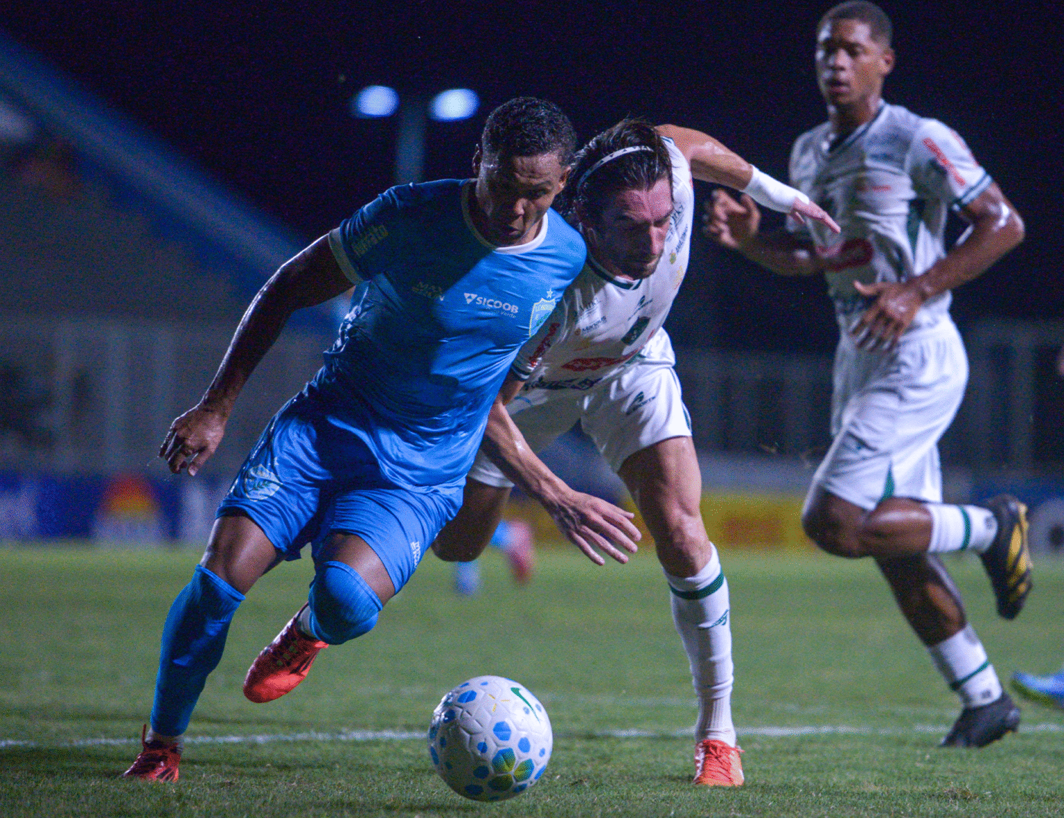 Tubarão Avança na Copa do Brasil Após Vencer Manaus nos Pênaltis Tubarão Avança na Copa do Brasil Após Vencer Manaus nos Pênaltis