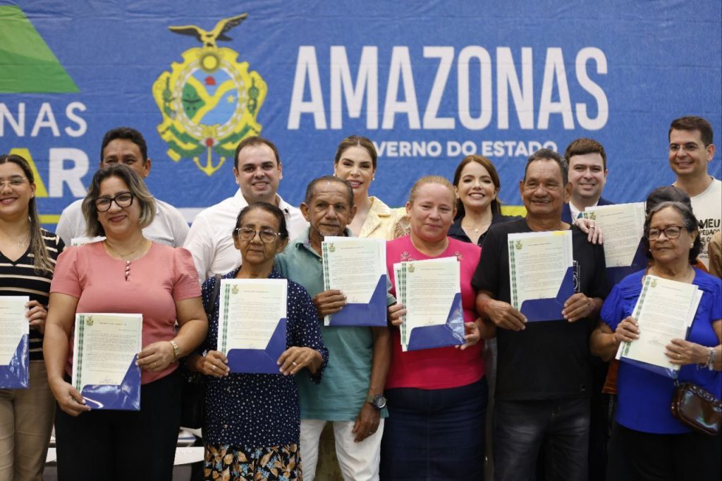Amazonas Meu Lar: Roberto Cidade Entrega 500 Títulos e Garante Regularização para 22 Mil Famílias Amazonas Meu Lar: Roberto Cidade Entrega 500 Títulos e Garante Regularização para 22 Mil Famílias