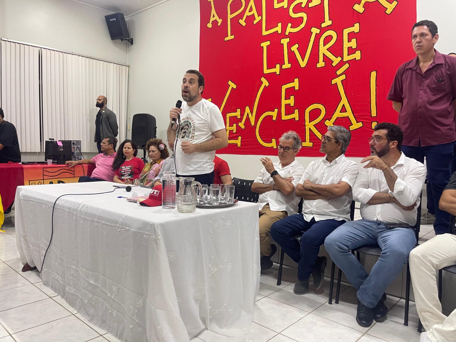 Boulos discute fim da escala 6×1 e apoia trabalhadores de aplicativos em Rio Branco Boulos discute fim da escala 6×1 e apoia trabalhadores de aplicativos em Rio Branco