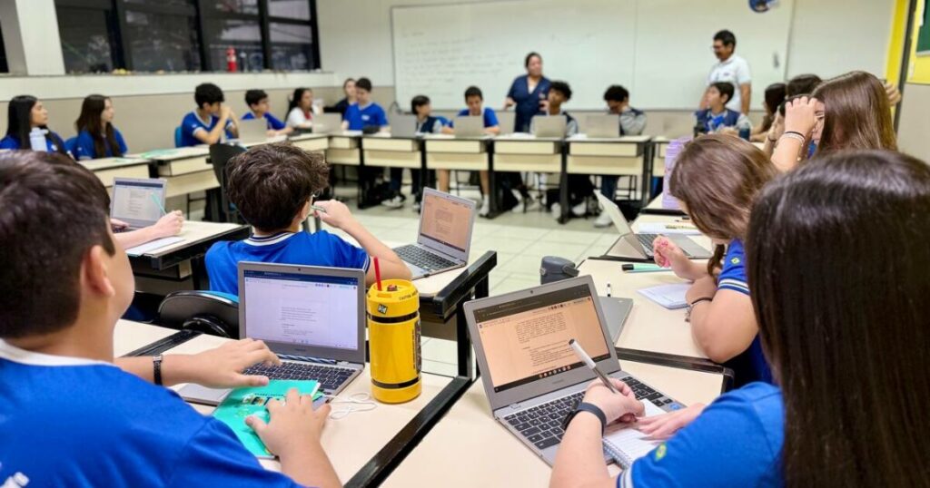 Desafio da Geração Alpha: Equilibrando Tecnologia e Saúde Mental nas Escolas de Manaus Desafio da Geração Alpha: Equilibrando Tecnologia e Saúde Mental nas Escolas de Manaus