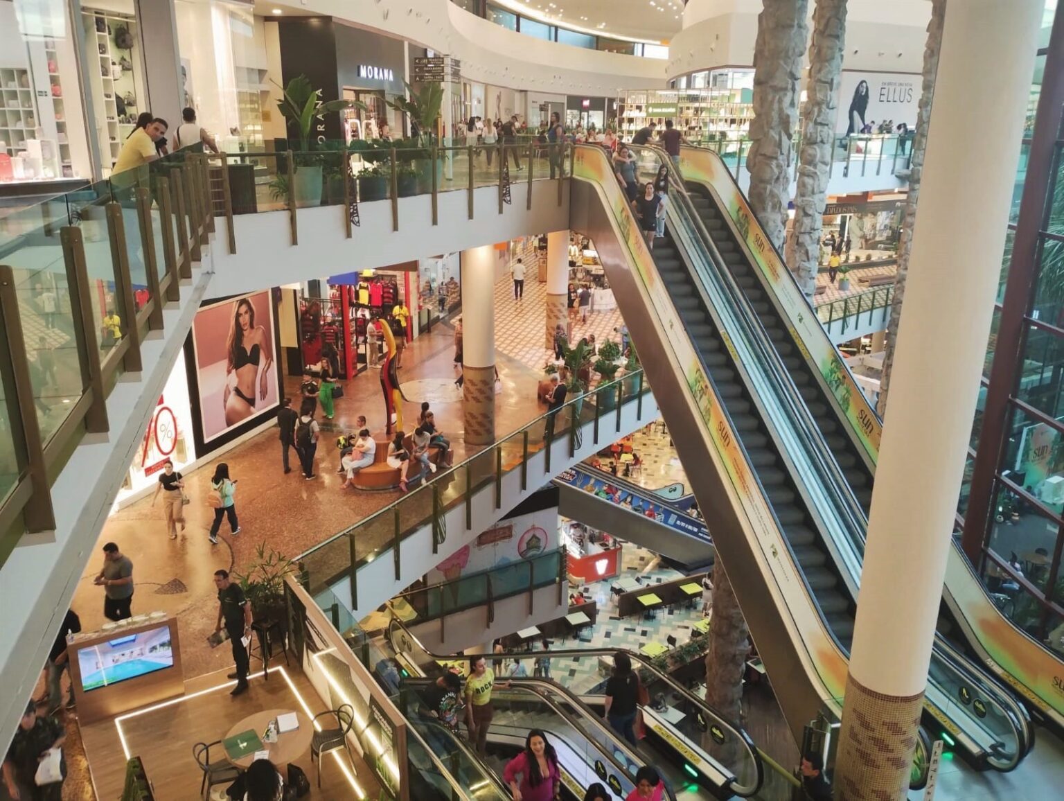 Dia do Trabalhador: Horários de Funcionamento do Comércio e Shoppings em Manaus Dia do Trabalhador: Horários de Funcionamento do Comércio e Shoppings em Manaus