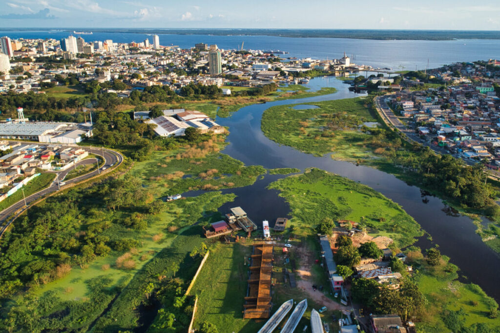 Encontro das Águas: Um Fenômeno Natural Imperdível Perto de Manaus Encontro das Águas: Um Fenômeno Natural Imperdível Perto de Manaus