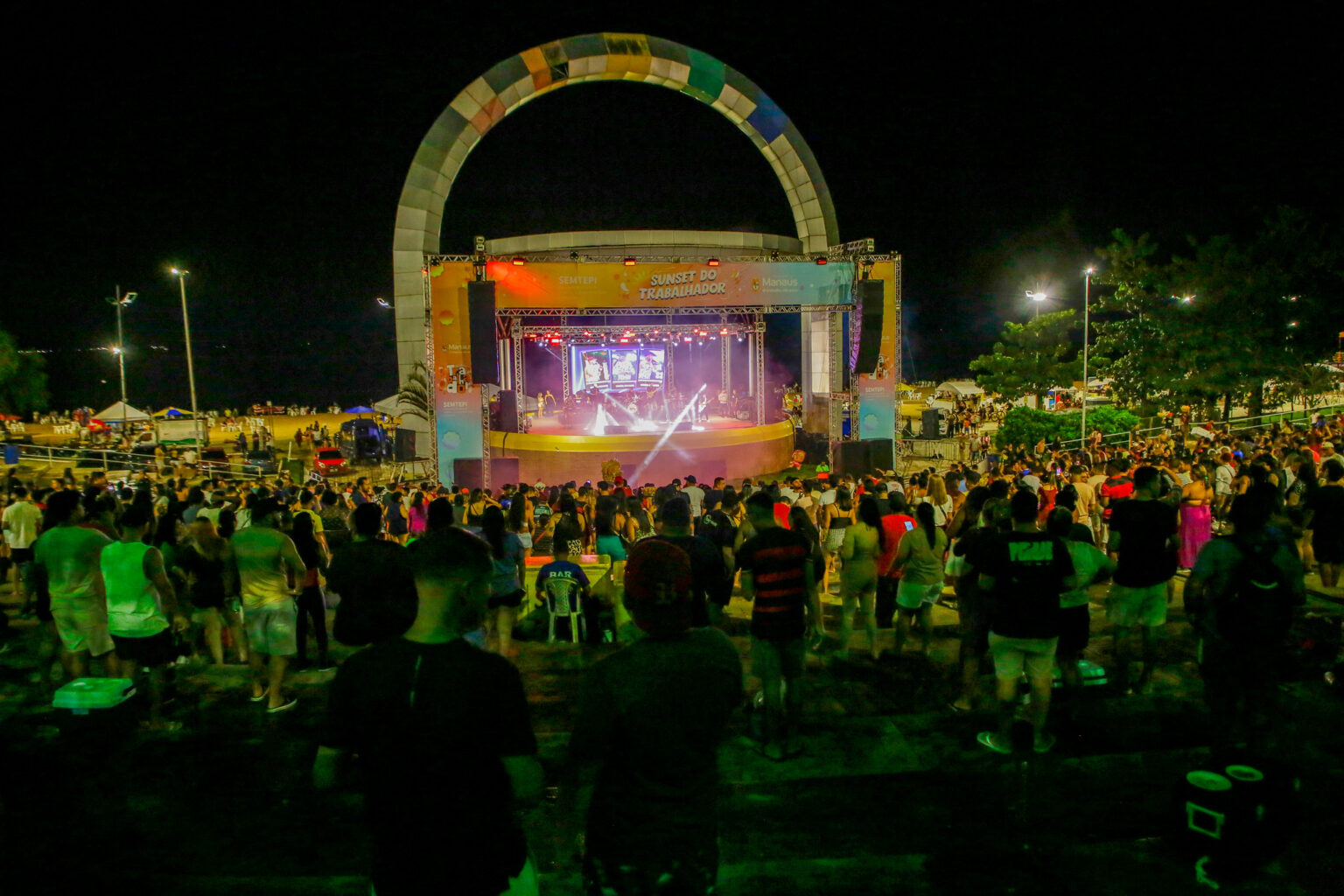 Festa do Trabalhador em Manaus: Celebração Cultural e Gastronômica na Ponta Negra Festa do Trabalhador em Manaus: Celebração Cultural e Gastronômica na Ponta Negra