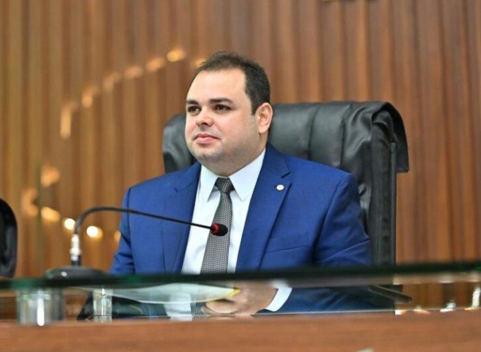 Governador Roberto Cidade Ordena Cancelamento de Contratos com Empresas da Família Governador Roberto Cidade Ordena Cancelamento de Contratos com Empresas da Família