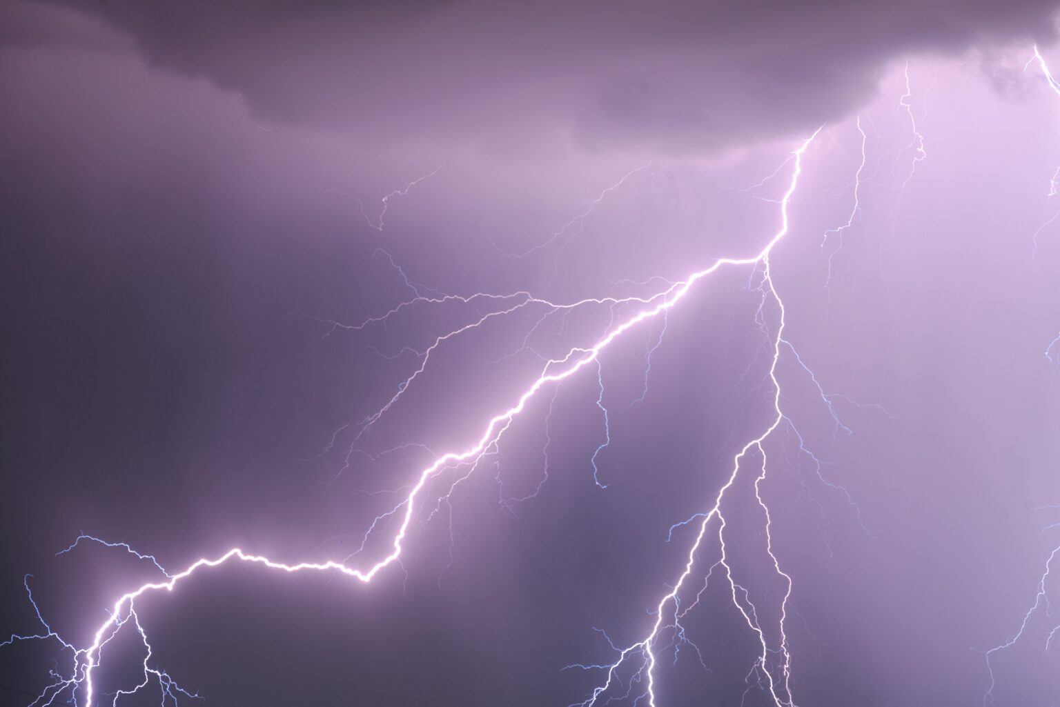 INMET emite alerta amarelo de tempestade com risco de granizo em Manaus até domingo (5)