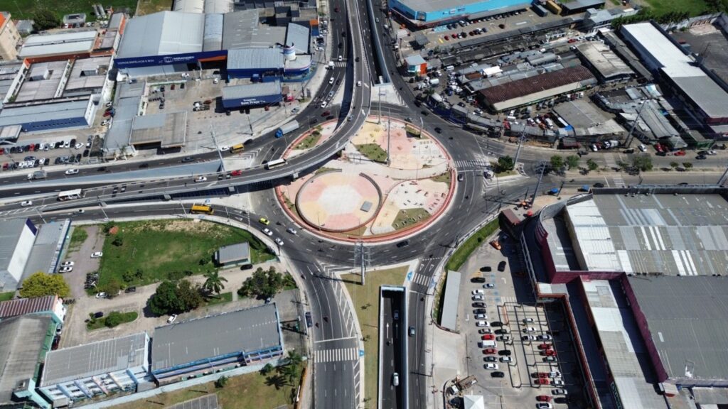 Interdição no Complexo Rei Pelé em Manaus: Desvios e Recomendações para Motoristas Interdição no Complexo Rei Pelé em Manaus: Desvios e Recomendações para Motoristas