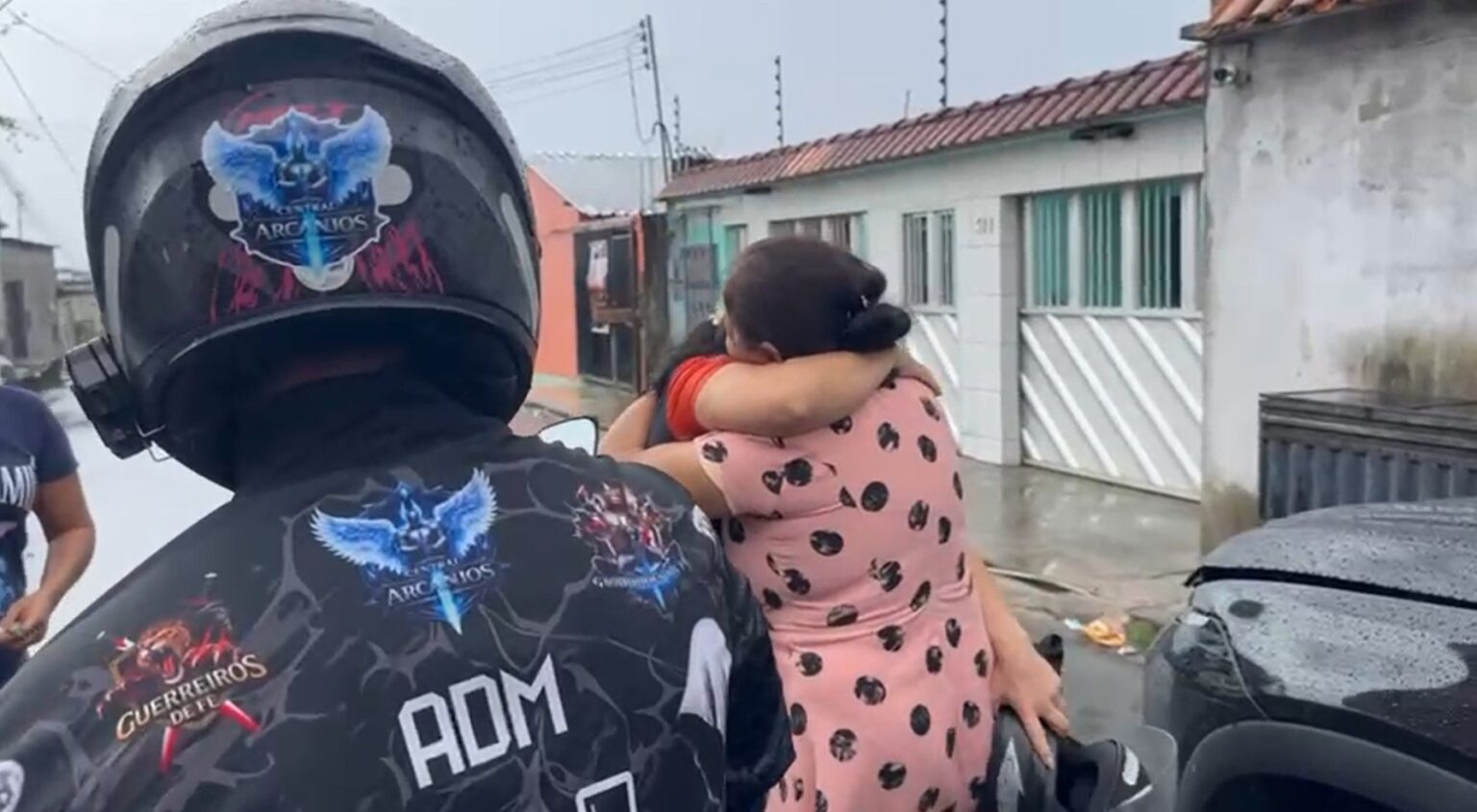 Mulher Escapa de Sequestro Durante Assalto em Manaus: Um Drama em Casa