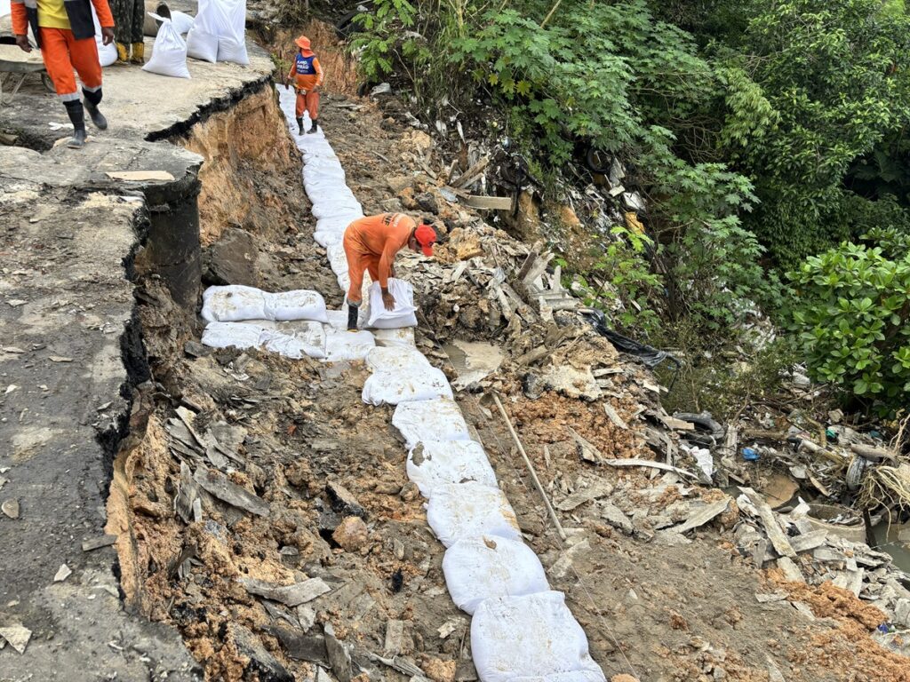 Obras Emergenciais em Manaus: Prefeitura Avança com Contenção no Bairro Planalto Obras Emergenciais em Manaus: Prefeitura Avança com Contenção no Bairro Planalto