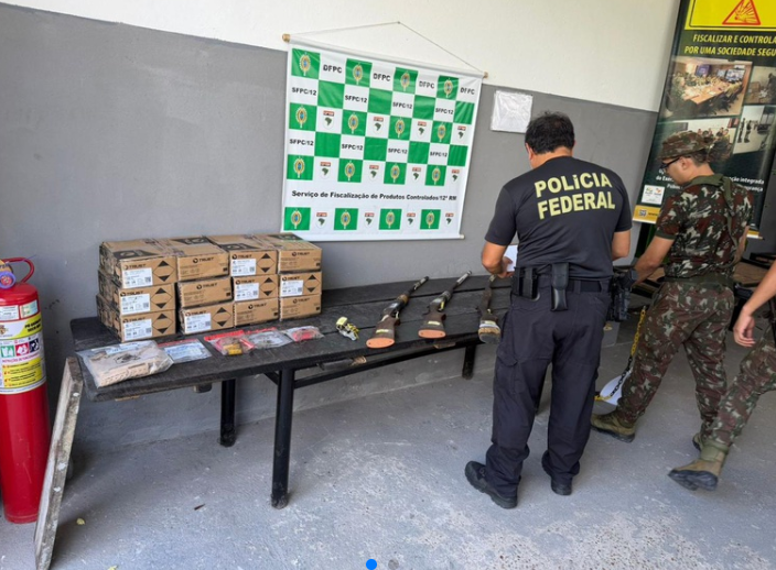 Polícia Federal Desarticula Arsenal em Operações no Amazonas Polícia Federal Desarticula Arsenal em Operações no Amazonas