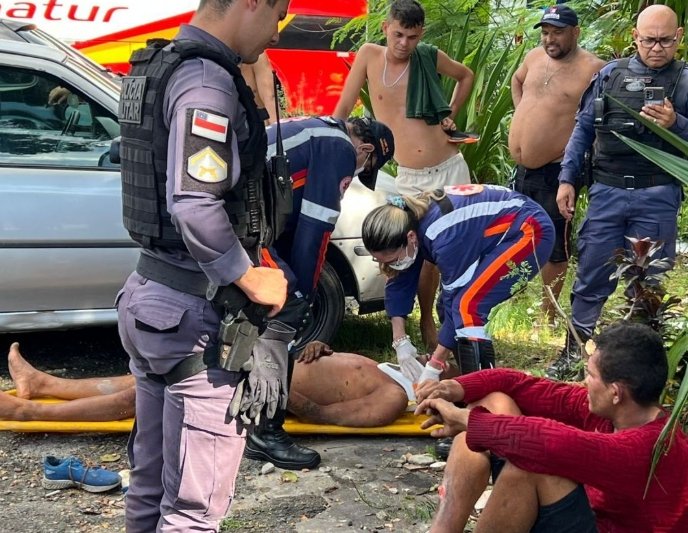População Domina e Agride Suspeitos de Tentativa de Assalto em Manaus População Domina e Agride Suspeitos de Tentativa de Assalto em Manaus