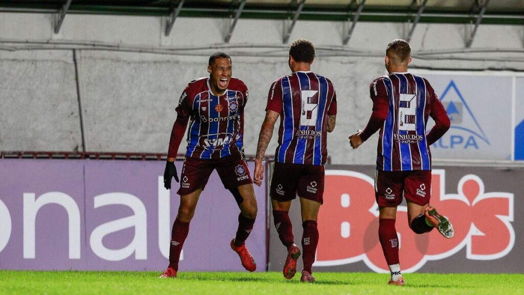 Caxias derrota Volta Redonda e assume a liderança do Grupo A na Copa Sul-Sudeste Caxias derrota Volta Redonda e assume a liderança do Grupo A na Copa Sul-Sudeste