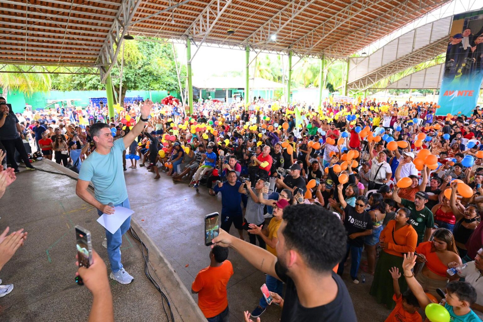 David Almeida Mobiliza Multidão em Itacoatiara e Fortalece Laços com o Interior do Amazonas
