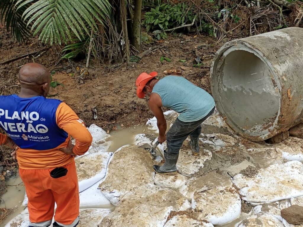 Prefeitura de Manaus Moderniza Drenagem e Aumenta Escoamento da Água da Chuva no Lago Azul Prefeitura de Manaus Moderniza Drenagem e Aumenta Escoamento da Água da Chuva no Lago Azul