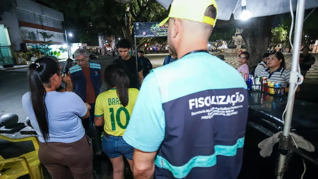 Prefeitura de Manaus intensifica fiscalização para ordenar o centro histórico e garantir saúde públi