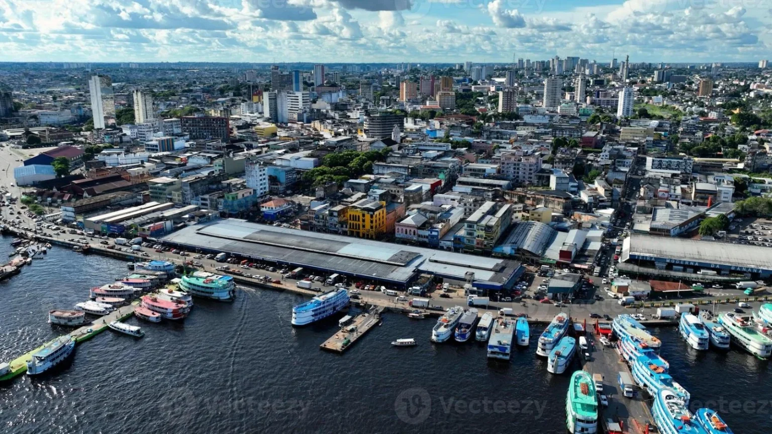 Manaus enfrenta falta de água e luz em bairros centrais e rurais