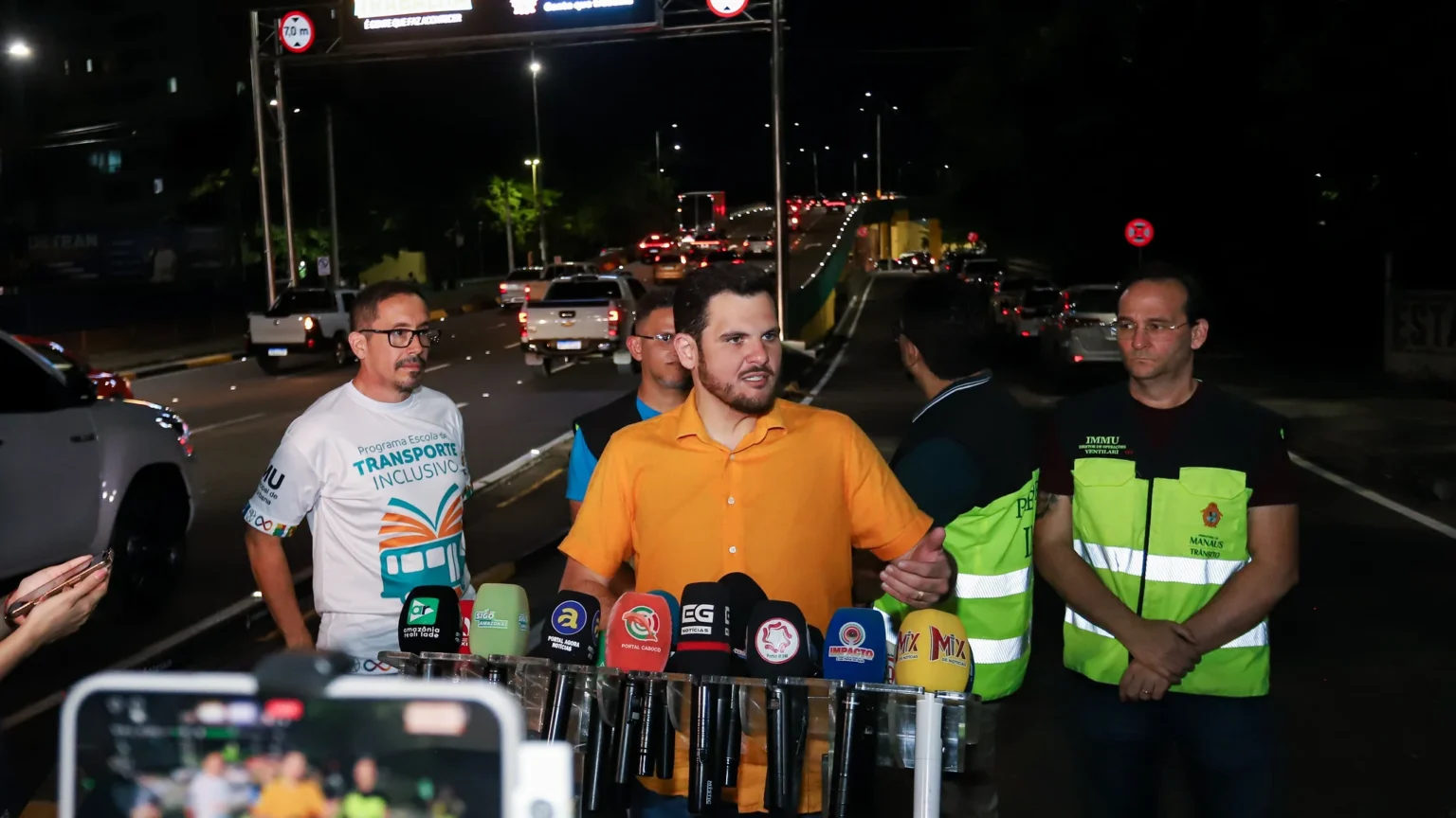Prefeito Renato Junior apresenta painel tecnológico que melhora o trânsito em Manaus