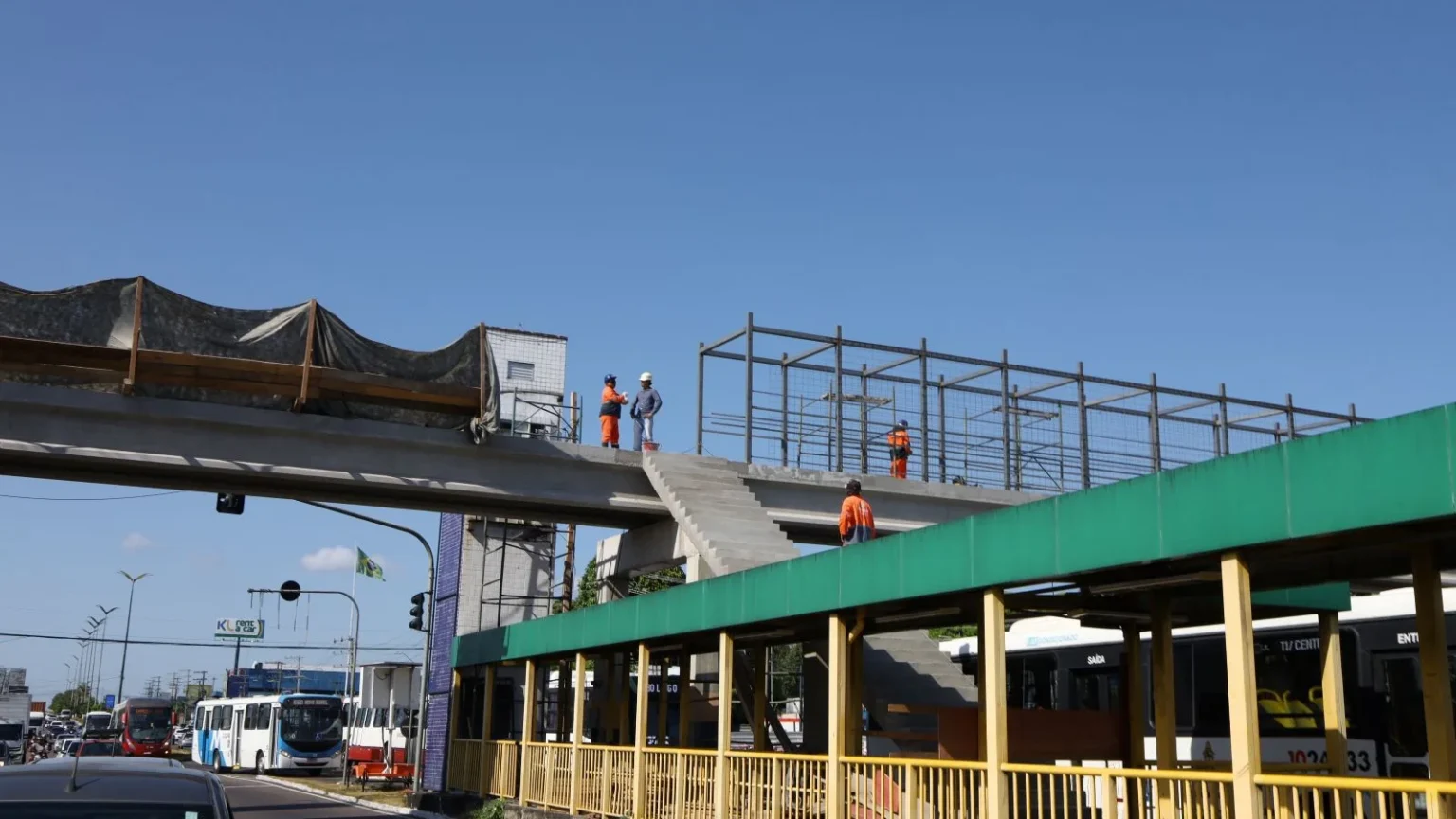 Prefeitura de Manaus alcança 70% na reconstrução da passarela Santos Dumont com foco em segurança e