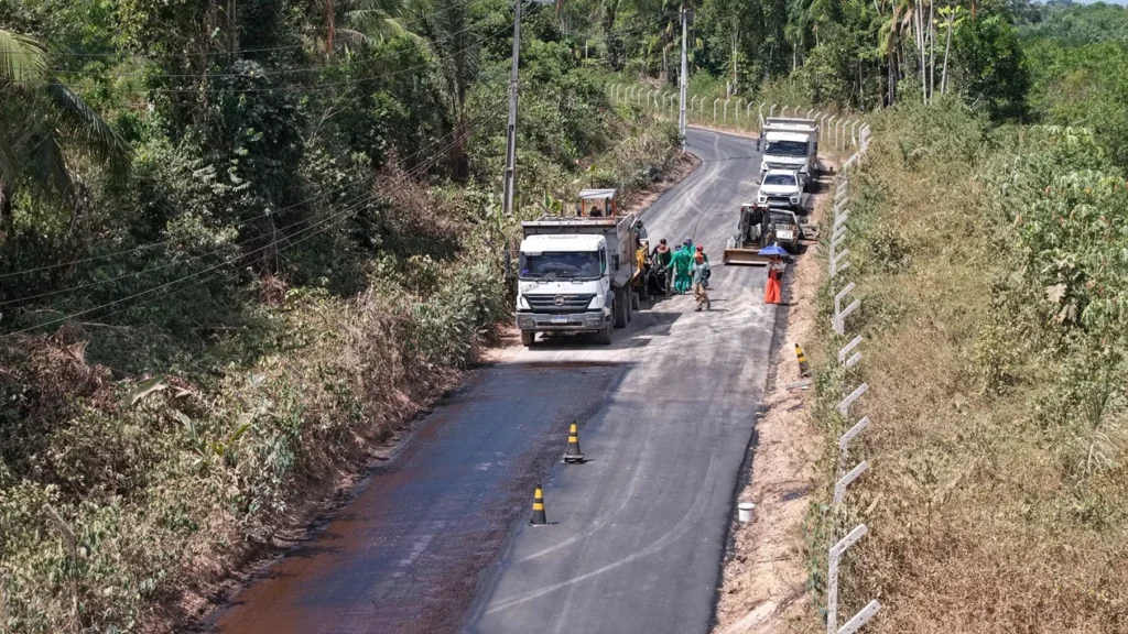 Prefeitura de Manaus amplia pavimentação do ramal da Fazenda da Esperança