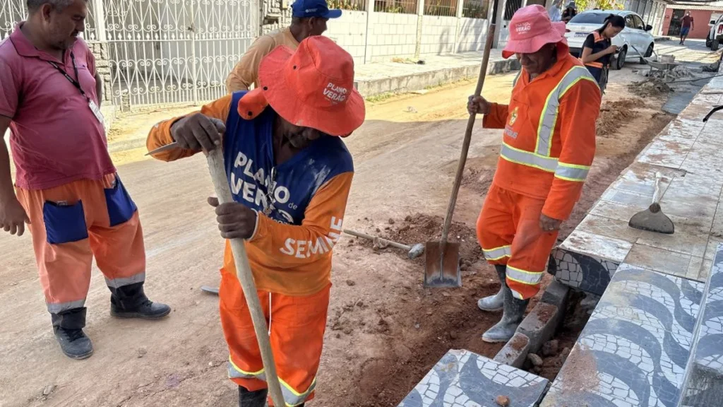 Prefeitura de Manaus recupera drenagem obstruída no bairro Japiim e evita alagamentos