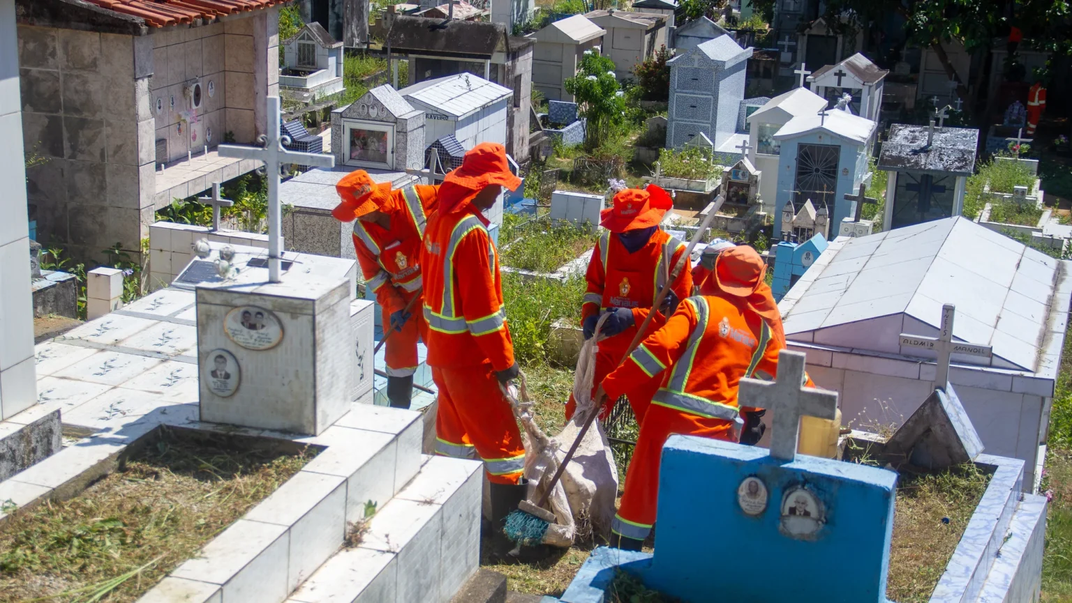 Cemitérios de Manaus se Preparam para Receber as Famílias no Dia dos Pais Cemitérios de Manaus se Preparam para Receber as Famílias no Dia dos Pais