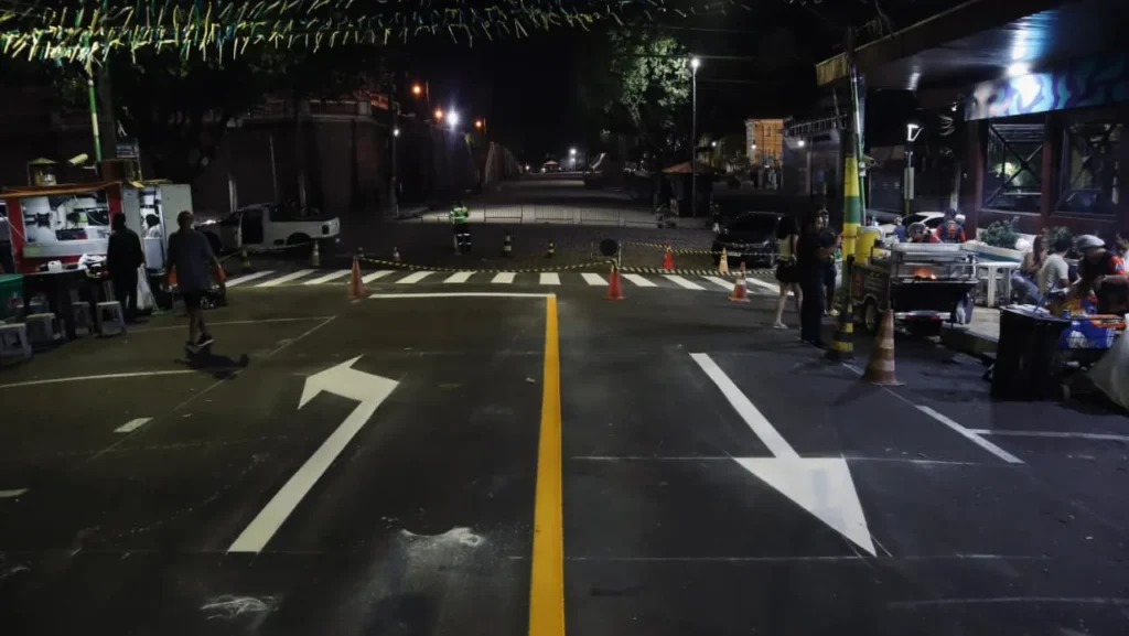 Prefeitura de Manaus implanta mão inglesa na rua José Clemente para reorganizar trânsito no Centro Prefeitura de Manaus implanta mão inglesa na rua José Clemente para reorganizar trânsito no Centro