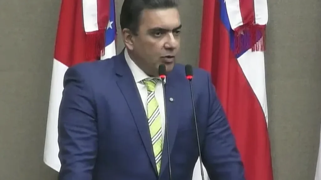 Deputados pressionam por demissão do secretário de Saúde após ataques a Shádia Fraxe Deputados pressionam por demissão do secretário de Saúde após ataques a Shádia Fraxe