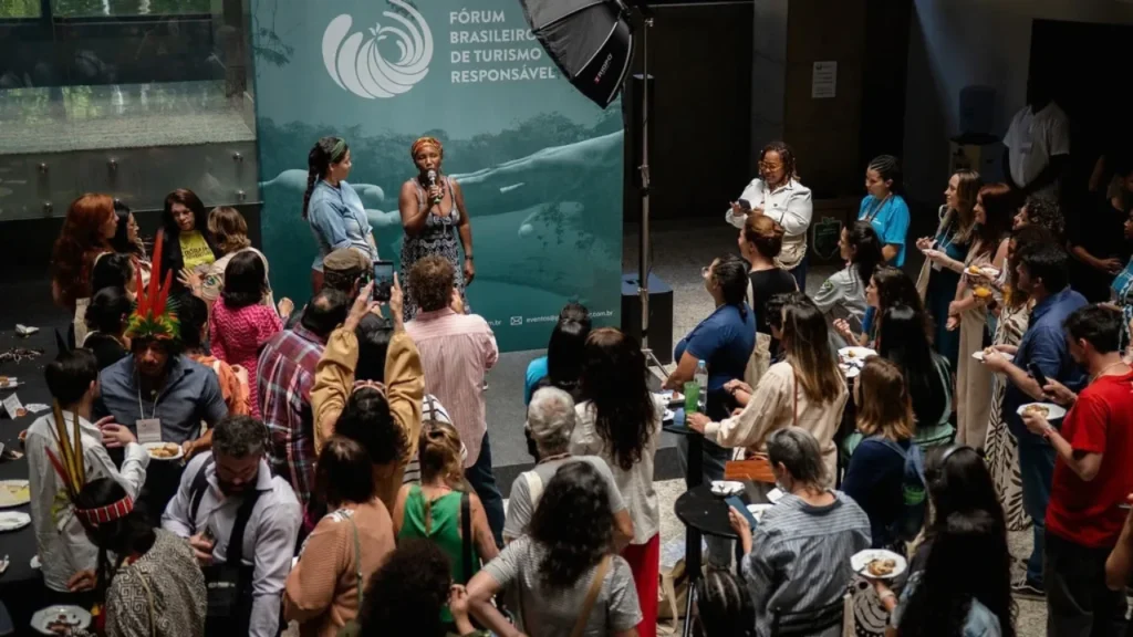 Fórum Brasileiro de Turismo Responsável reúne vozes da Amazônia em Manaus Fórum Brasileiro de Turismo Responsável reúne vozes da Amazônia em Manaus