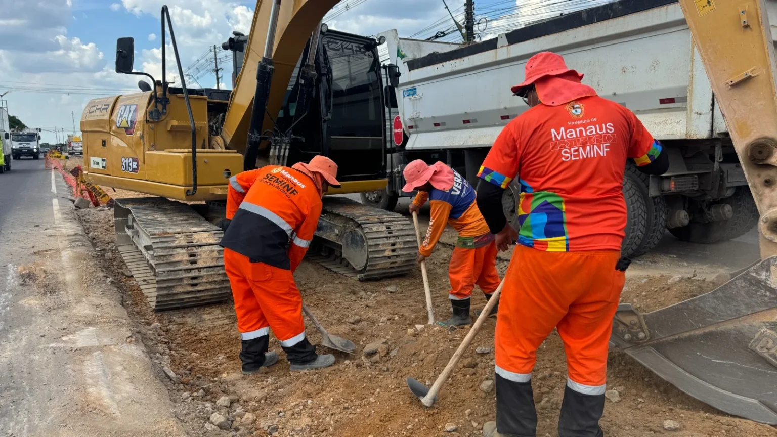 Prefeitura de Manaus implanta novo retorno semafórico para facilitar acesso ao Parque São Pedro Prefeitura de Manaus implanta novo retorno semafórico para facilitar acesso ao Parque São Pedro