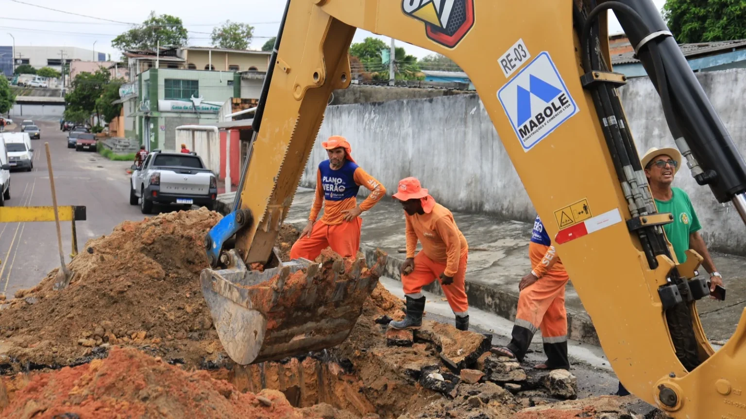 Prefeitura de Manaus recupera rede de drenagem e resolve cratera no Japiim 2