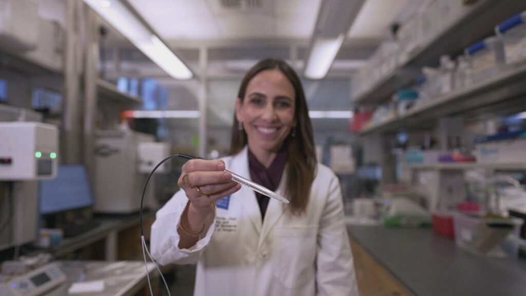 Cientista Brasileira Inova com Caneta que Identifica Câncer em Tempo Real Cientista Brasileira Inova com Caneta que Identifica Câncer em Tempo Real