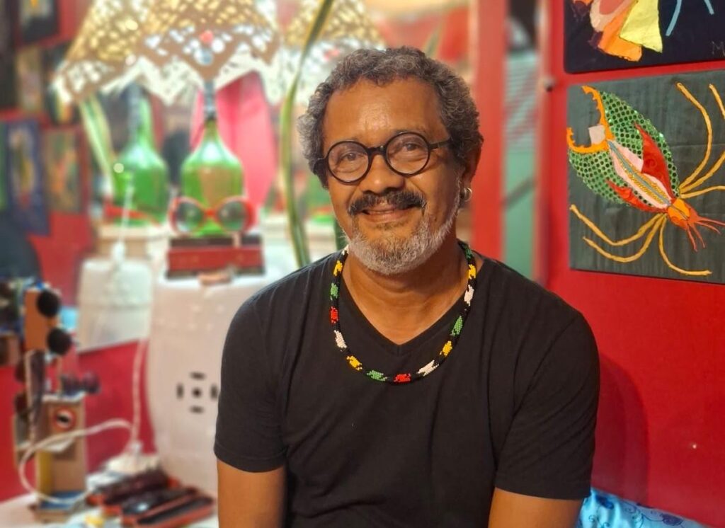 Rui Marcelo: Transformação do Descarte em Arte na Exposição ‘Nas Profundezas da Matéria’ Rui Marcelo: Transformação do Descarte em Arte na Exposição ‘Nas Profundezas da Matéria’