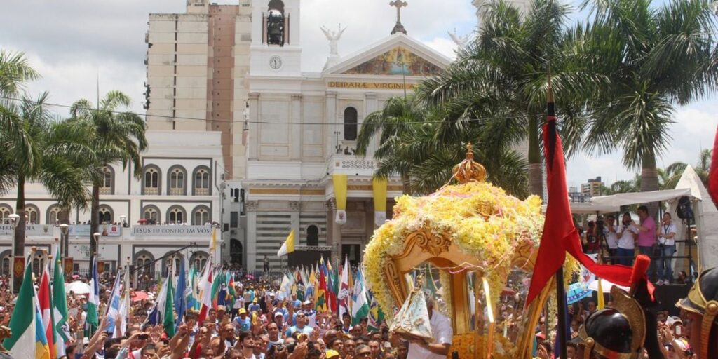 A Força do Lava-pés na Quinta-feira Santa: Uma Celebração de Amor e Humildade A Força do Lava-pés na Quinta-feira Santa: Uma Celebração de Amor e Humildade