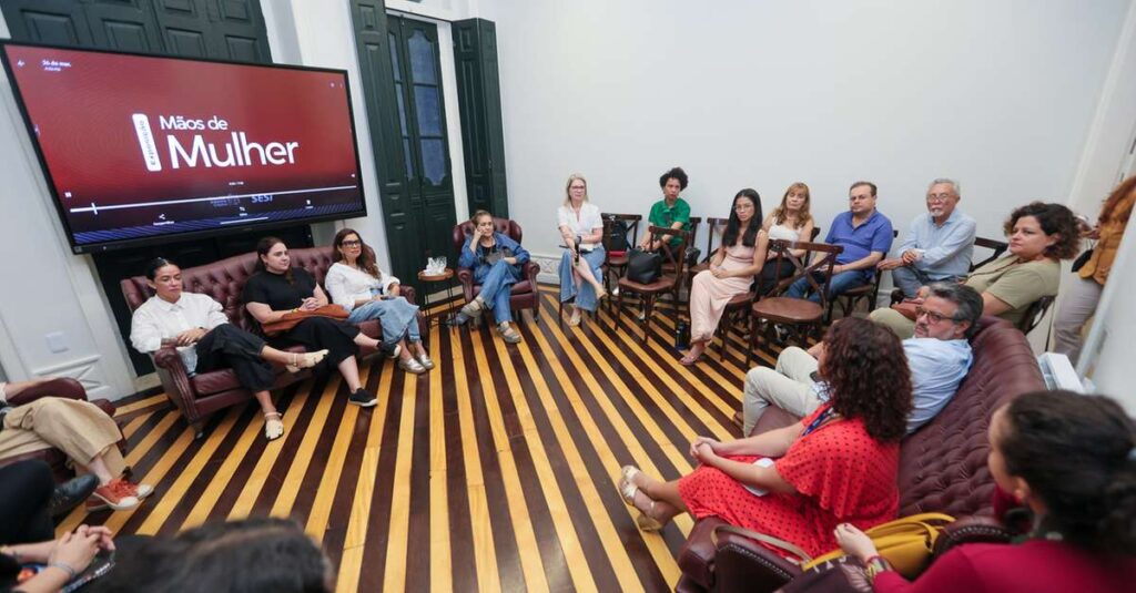 Fotógrafas Paraenses Brilham em Roda de Conversa da Exposição ‘Mãos de Mulher’ Fotógrafas Paraenses Brilham em Roda de Conversa da Exposição 'Mãos de Mulher'