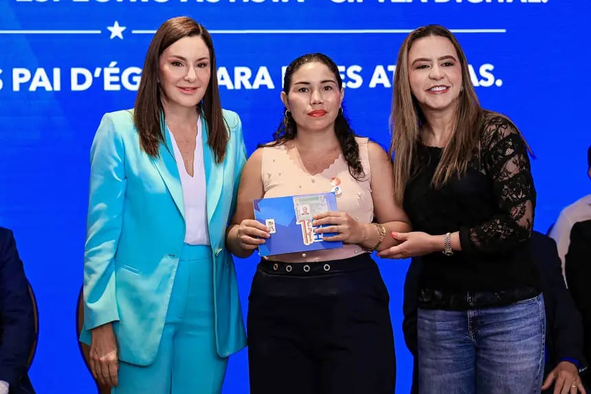 Hana Ghassan Entrega 150 Carteiras de Habilitação para Mães de Pessoas com Autismo Hana Ghassan Entrega 150 Carteiras de Habilitação para Mães de Pessoas com Autismo