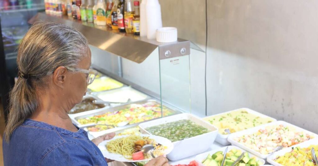 Inflacionamento Pressiona Restaurantes Self-Service e Empresários Adotam Novas Estratégias para Atra