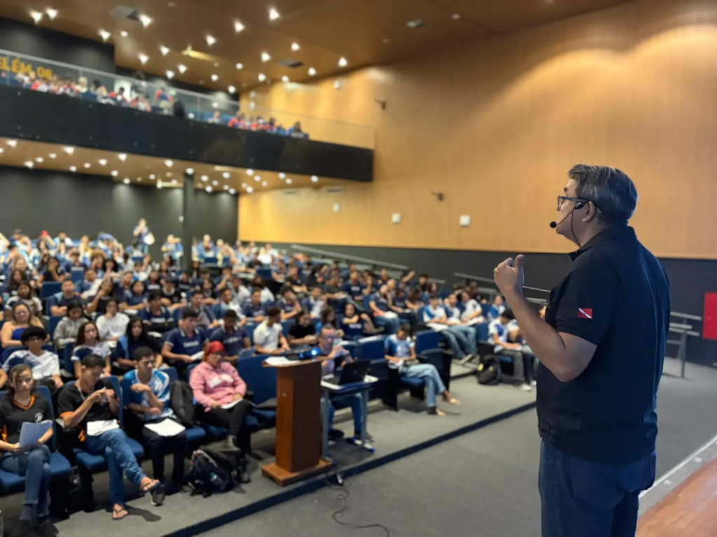 Mais de 300 Estudantes Participam do ‘Aulão’ do Enem em Belém Mais de 300 Estudantes Participam do 'Aulão' do Enem em Belém