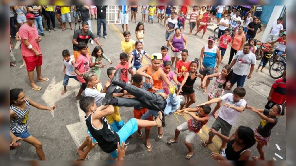 Malhação de Judas: Tradição e Crítica Social em Belém Malhação de Judas: Tradição e Crítica Social em Belém