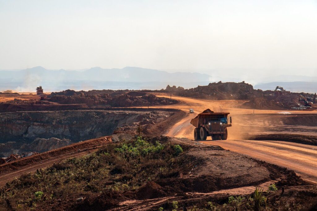 Mineração em Terras Indígenas: Desafios e Riscos do MI 7516 Mineração em Terras Indígenas: Desafios e Riscos do MI 7516