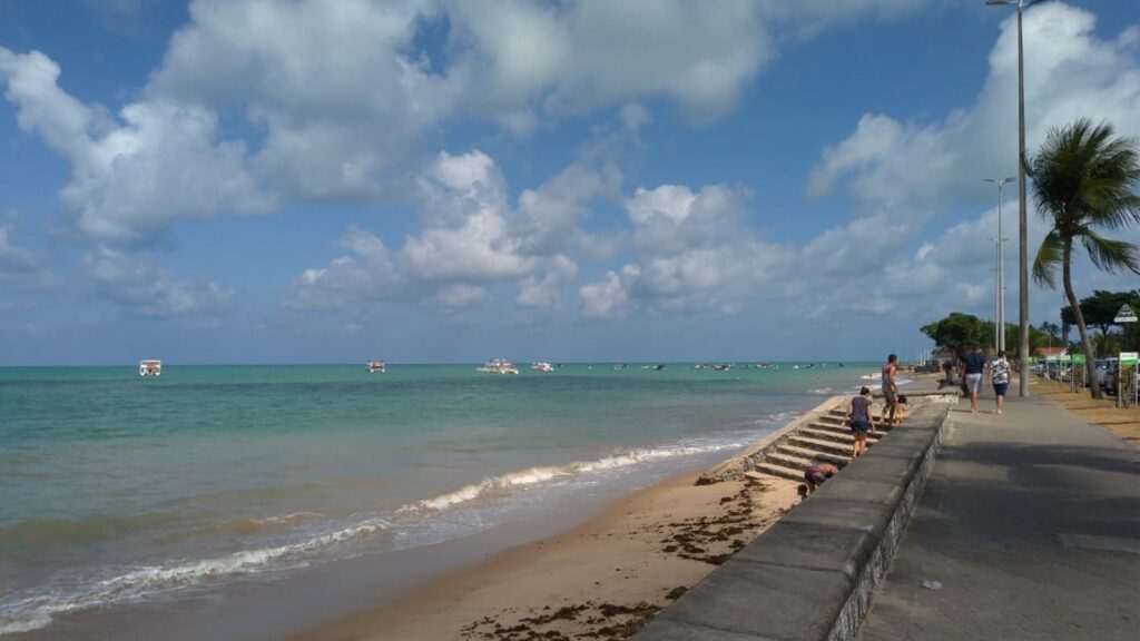 Praias da Paraíba: Três Trechos Impróprios para Banho Identificados Praias da Paraíba: Três Trechos Impróprios para Banho Identificados
