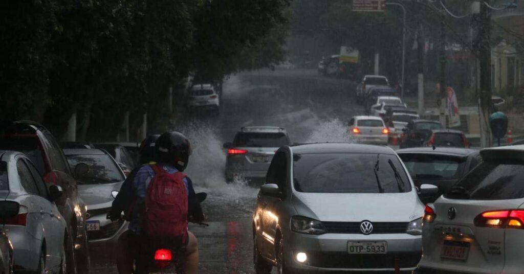 Alerta de Chuvas em Belém: Riscos e Precauções para Este Domingo, 03 Alerta de Chuvas em Belém: Riscos e Precauções para Este Domingo, 03