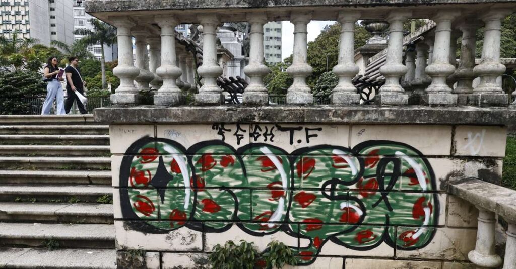 Domingo de Lazer na Praça da República: Encanto e Descaso em Belém
