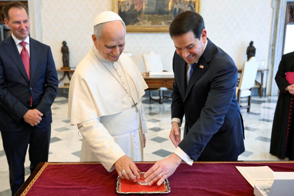Encontro Histórico: Marco Rubio e o Papa Leão XIV se Encontram no Vaticano em Meio a Tensões Encontro Histórico: Marco Rubio e o Papa Leão XIV se Encontram no Vaticano em Meio a Tensões