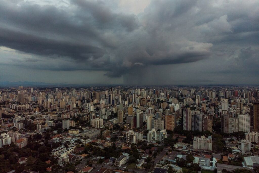 Frente Fria e Calor: Previsões Climáticas para Quarta-Feira em Todo o Brasil