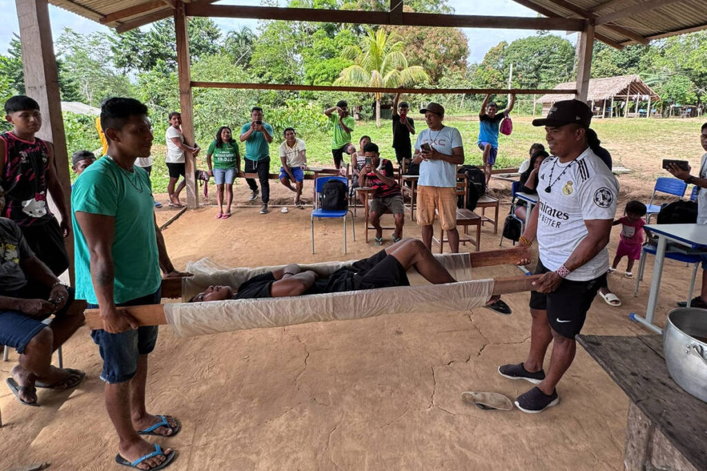 Projeto Inovador Ensina Primeiros Socorros em Aldeias Remotas da Amazônia Projeto Inovador Ensina Primeiros Socorros em Aldeias Remotas da Amazônia