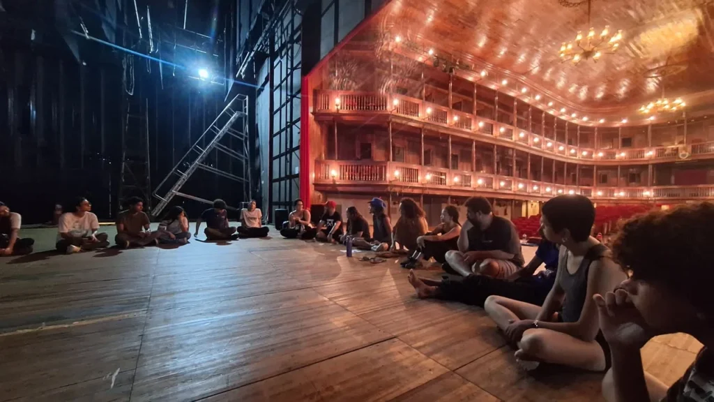 Grupo Magiluth realiza oficina gratuita de artes cênicas em Belém com jovens artistas Grupo Magiluth realiza oficina gratuita de artes cênicas em Belém com jovens artistas