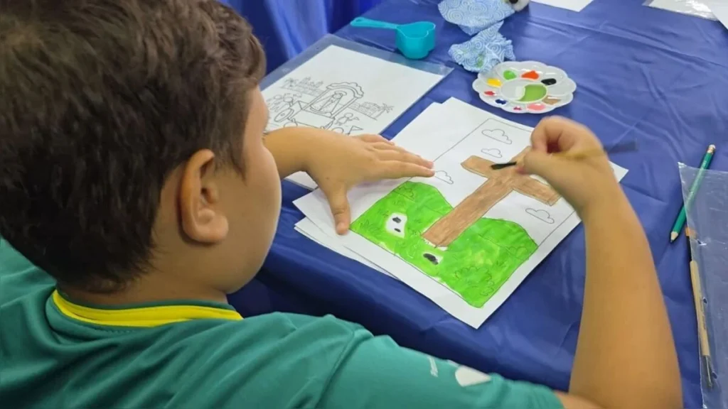 Oficinas gratuitas de pintura envolvem crianças no Círio de Marabá Oficinas gratuitas de pintura envolvem crianças no Círio de Marabá